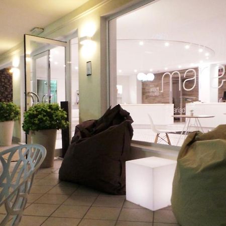 Hotel Aria Di Mare - Bed & Brunch In Centro A Riccione Exteriör bild